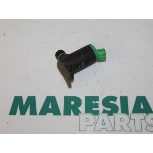Peugeot - 206 - Scheibensprüherpumpe vorne