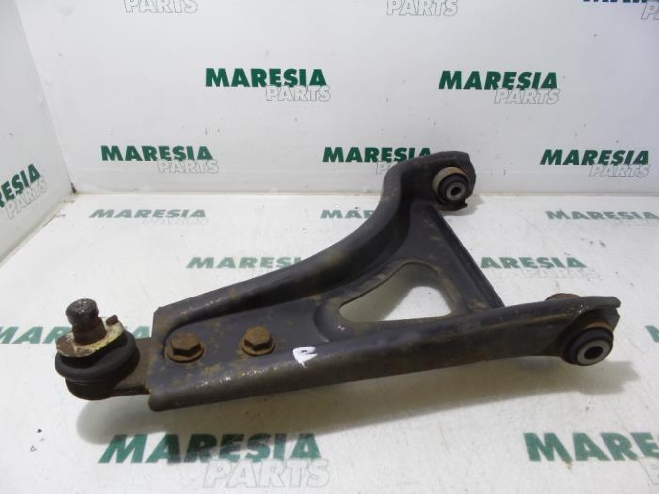 Renault - Twingo - Front lower wishbone, right