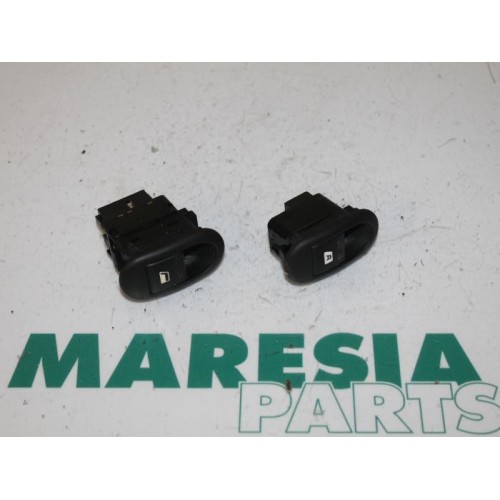 Citroen - C2 - Multi-functional window switch