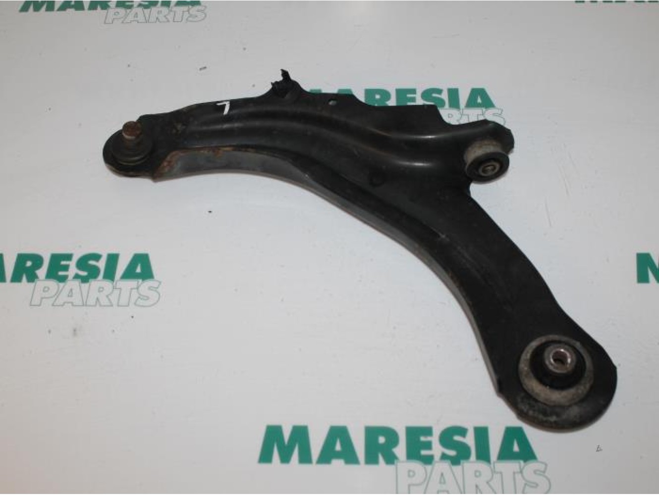 Renault - Megane - Front lower wishbone, left