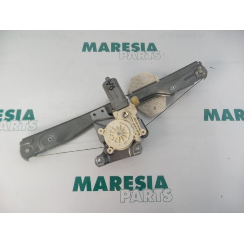 Renault - Clio - Rear door window mechanism 4-door, right