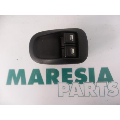 Peugeot - 206 - Multi-functional window switch