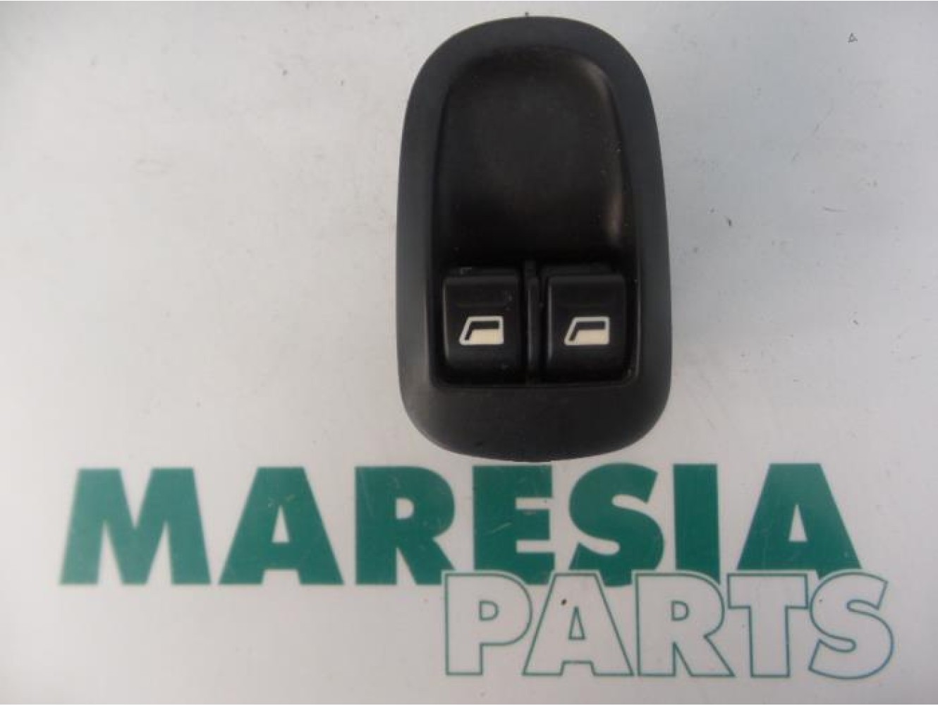 Peugeot - 206 - Multi-functional window switch