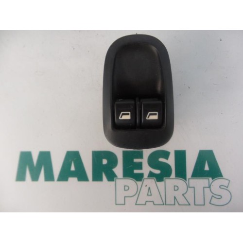 Peugeot - 206 - Multi-functional window switch