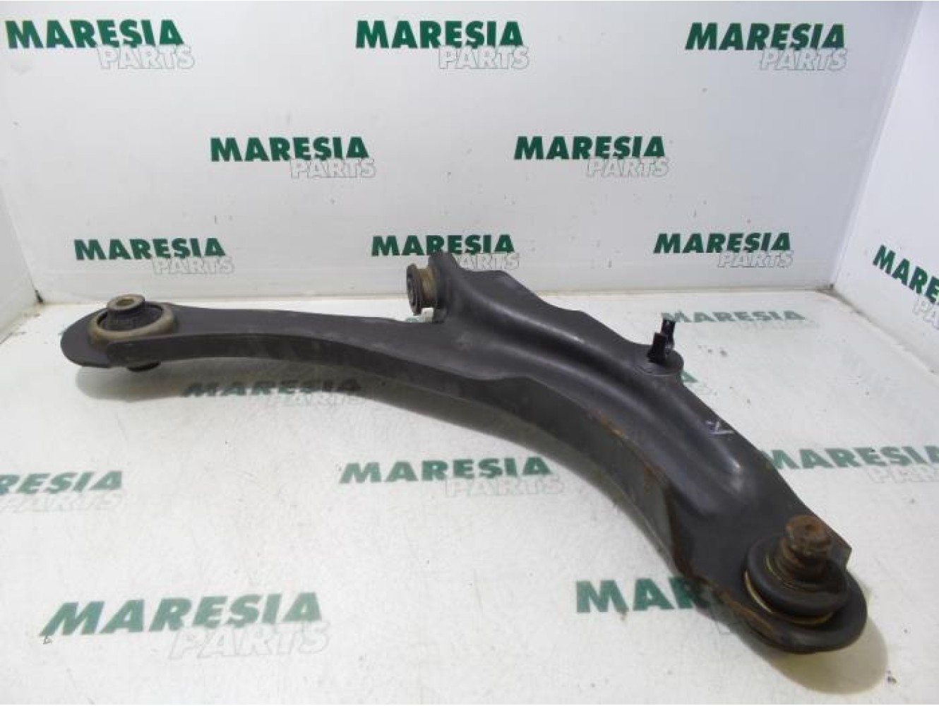 Renault - Megane - Front lower wishbone, right