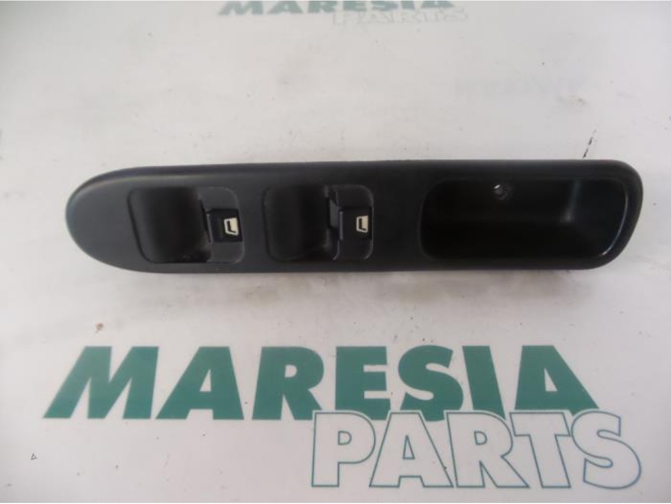 Peugeot - 307 - Multi-functional window switch