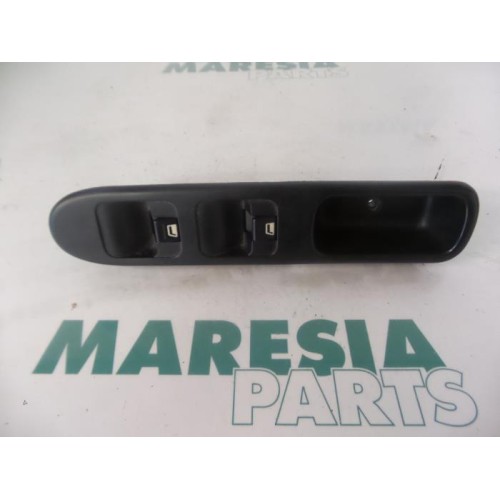 Peugeot - 307 - Multi-functional window switch