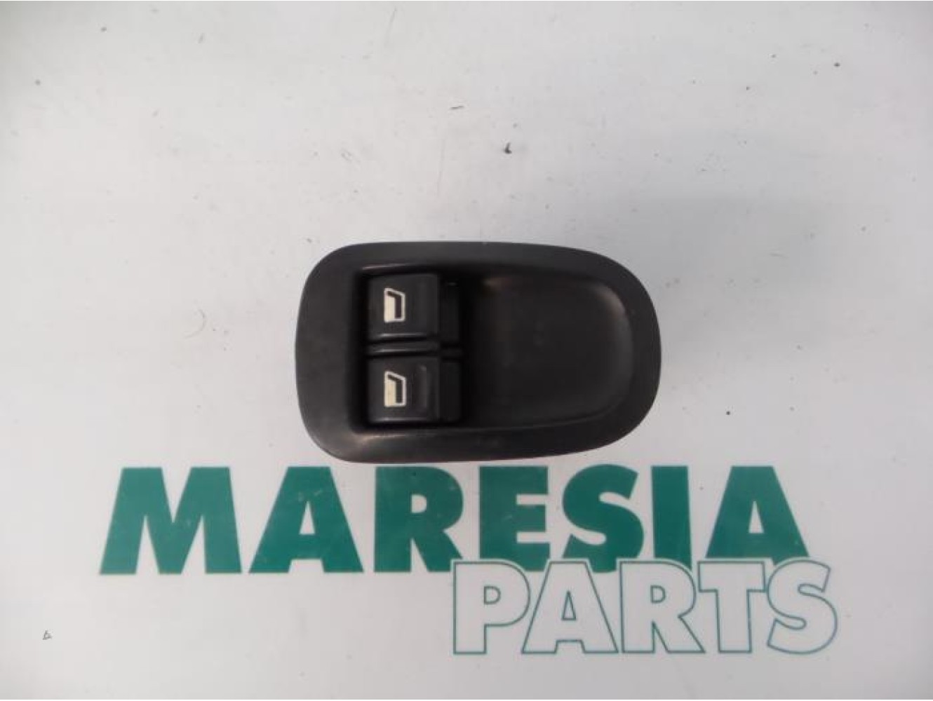 Peugeot - 206 - Multi-functional window switch
