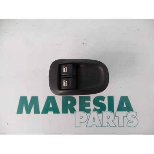 Peugeot - 206 - Multi-functional window switch