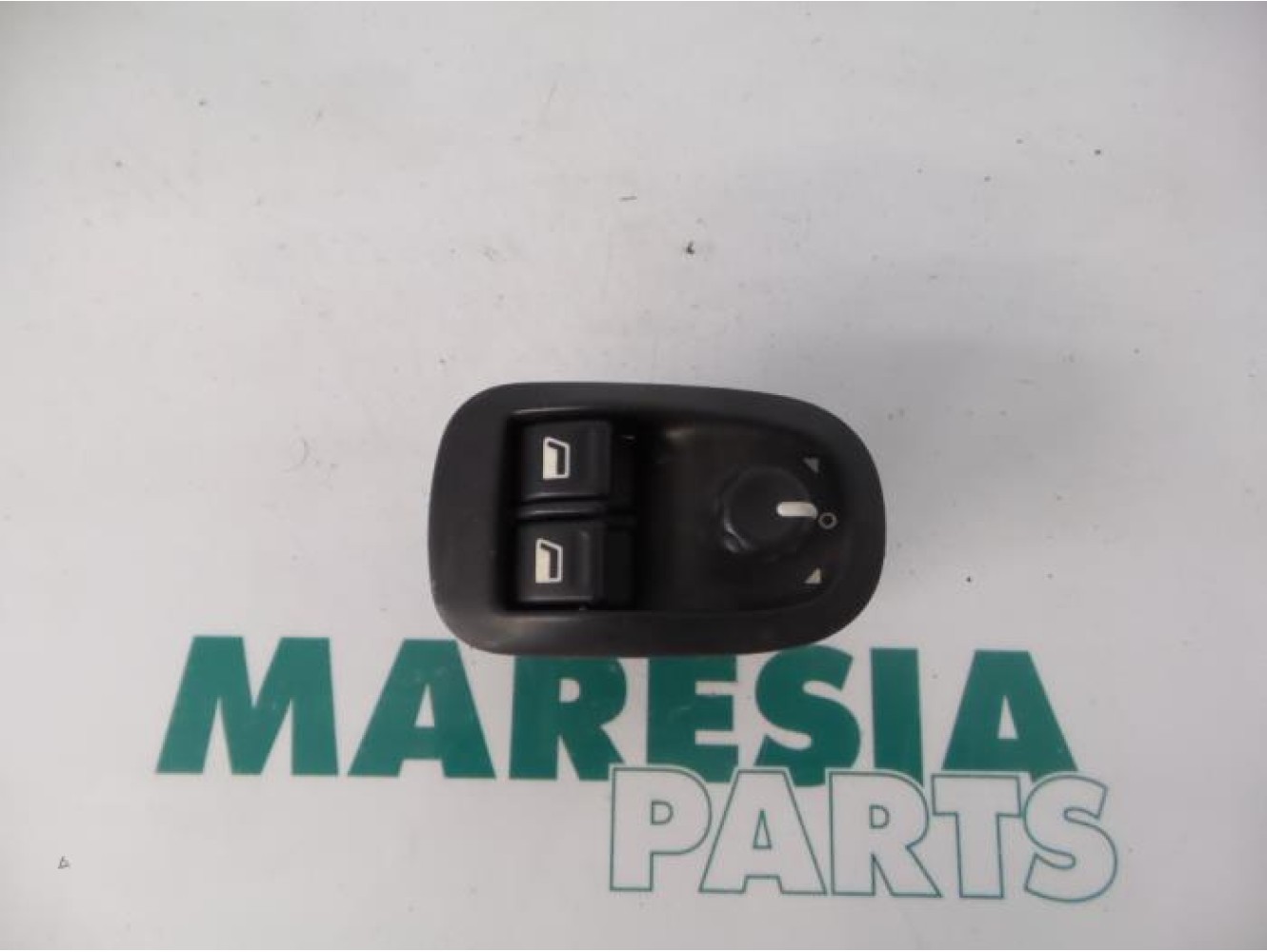 Peugeot - 206 - Multi-functional window switch