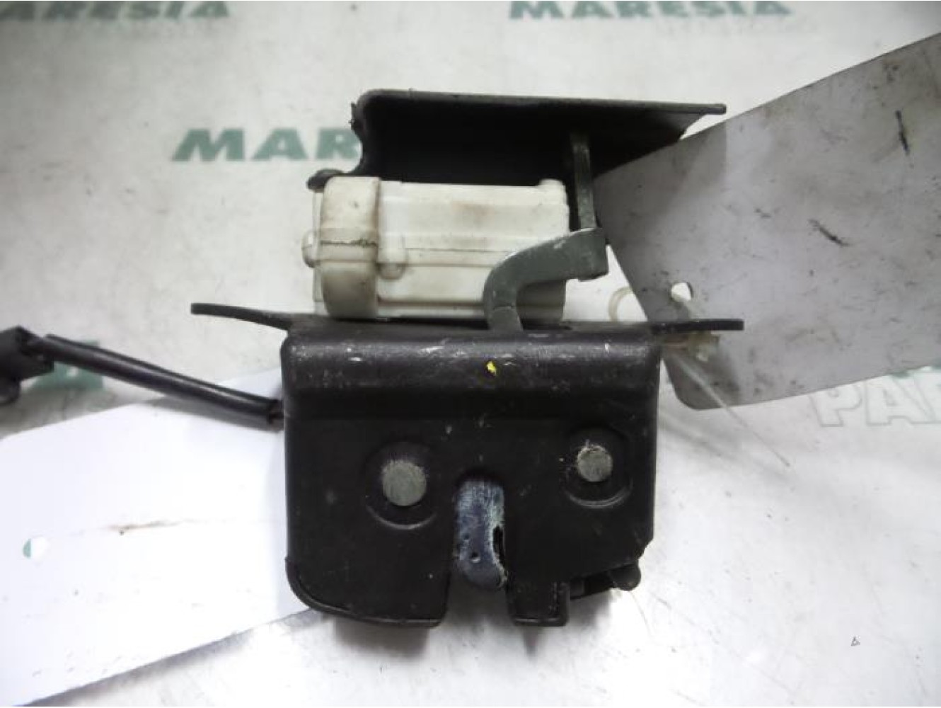 Fiat - Stilo - Tailgate lock mechanism
