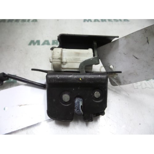 Fiat - Stilo - Tailgate lock mechanism