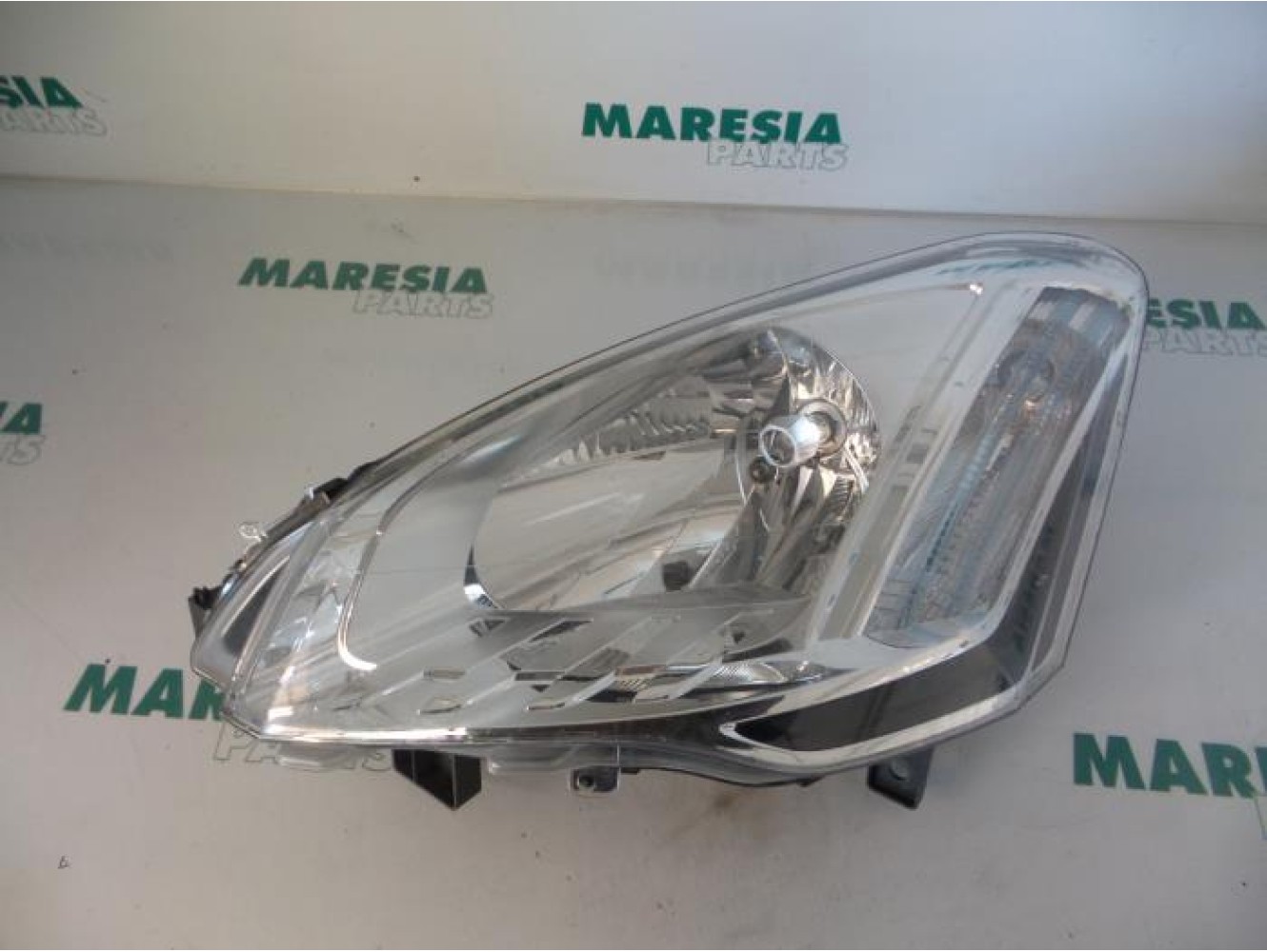 Citroen - Berlingo - Koplamp links