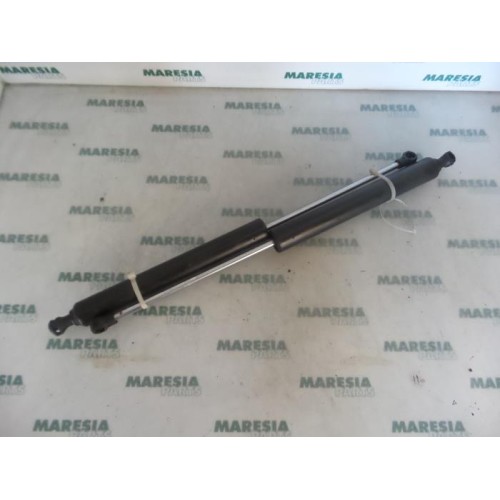 Renault - Vel Satis - Set of tailgate gas struts