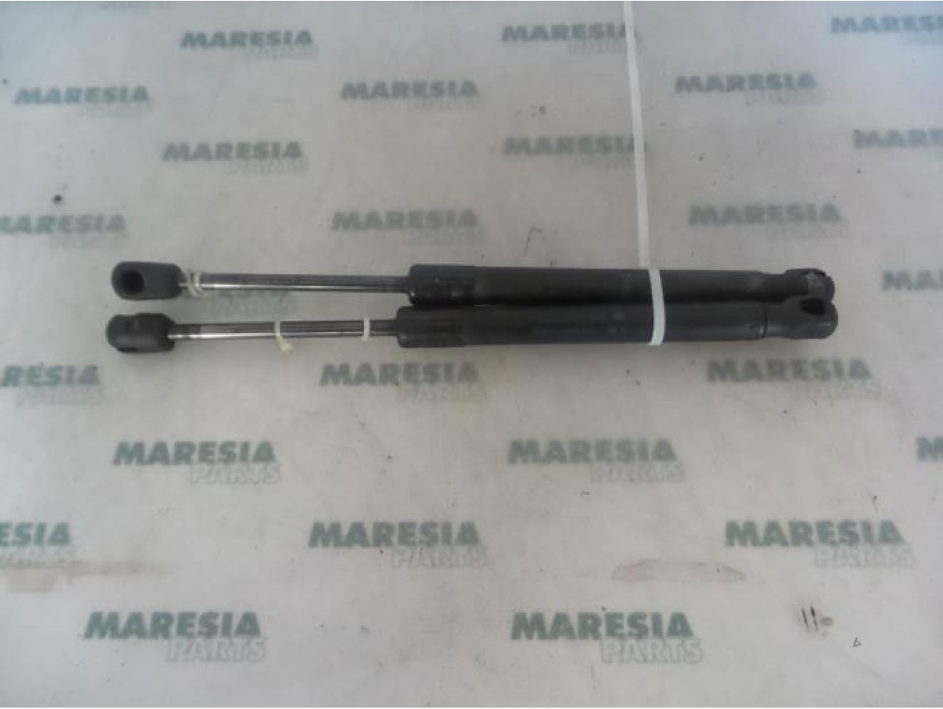 Peugeot - 407 - Set of tailgate gas struts