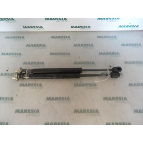 Citroen - C5 - Set of tailgate gas struts