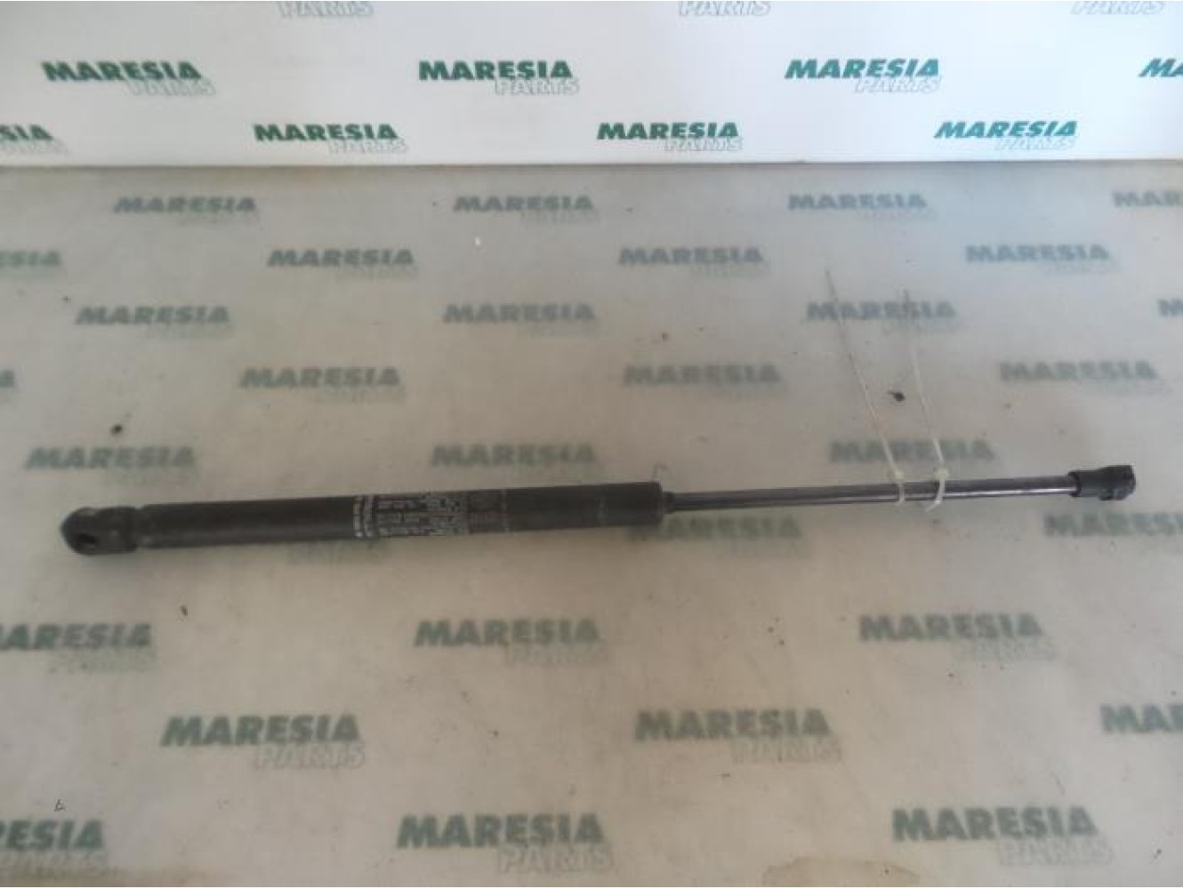 Alfa Romeo - 147 - Set of tailgate gas struts