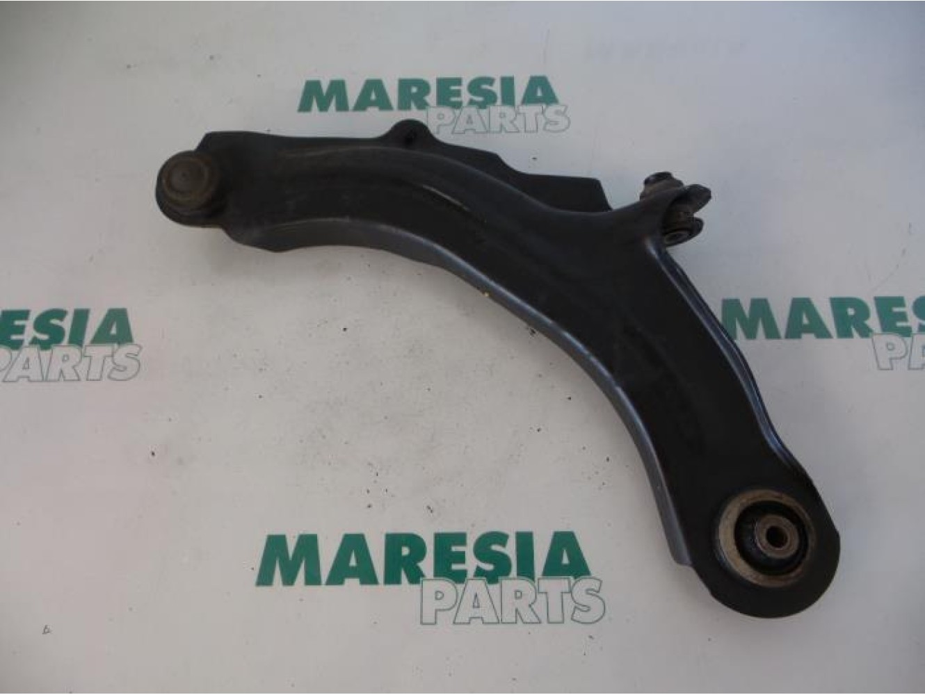 Renault - Megane Scenic - Front lower wishbone, right
