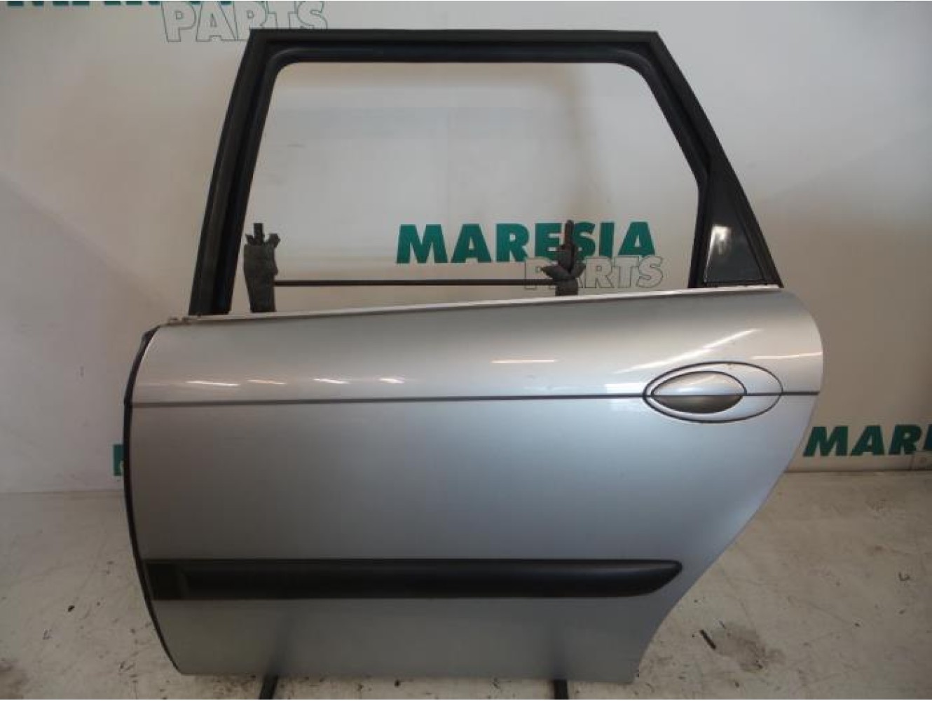 Citroen - C5 - Rear door 4-door, left