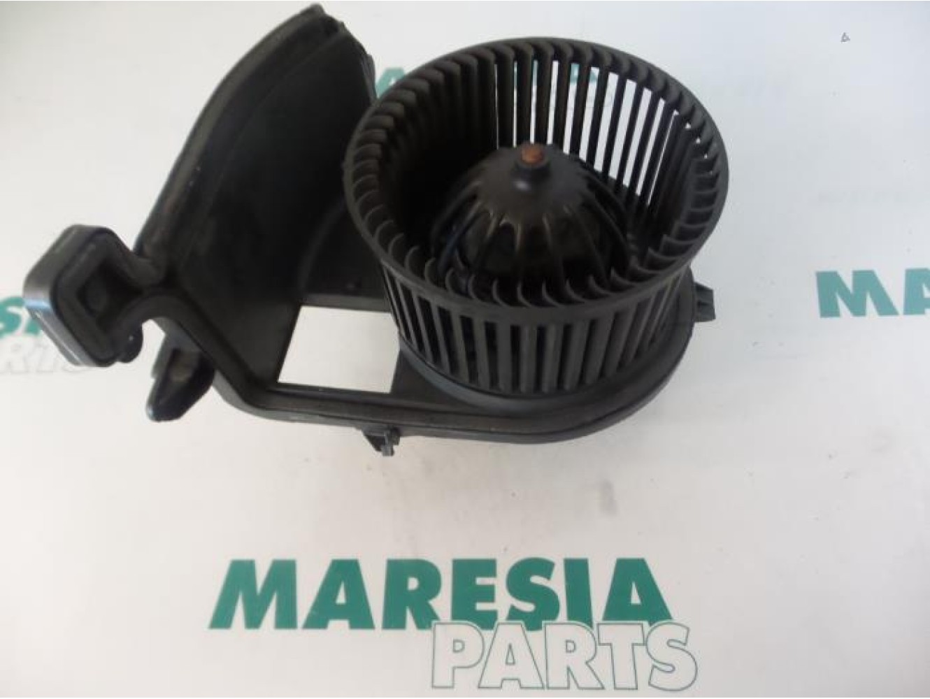 Renault - Clio - Heating and ventilation fan motor