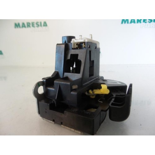 Renault - Clio - Door lock mechanism 2-door, left