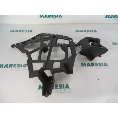Renault - Laguna - Rear bumper frame