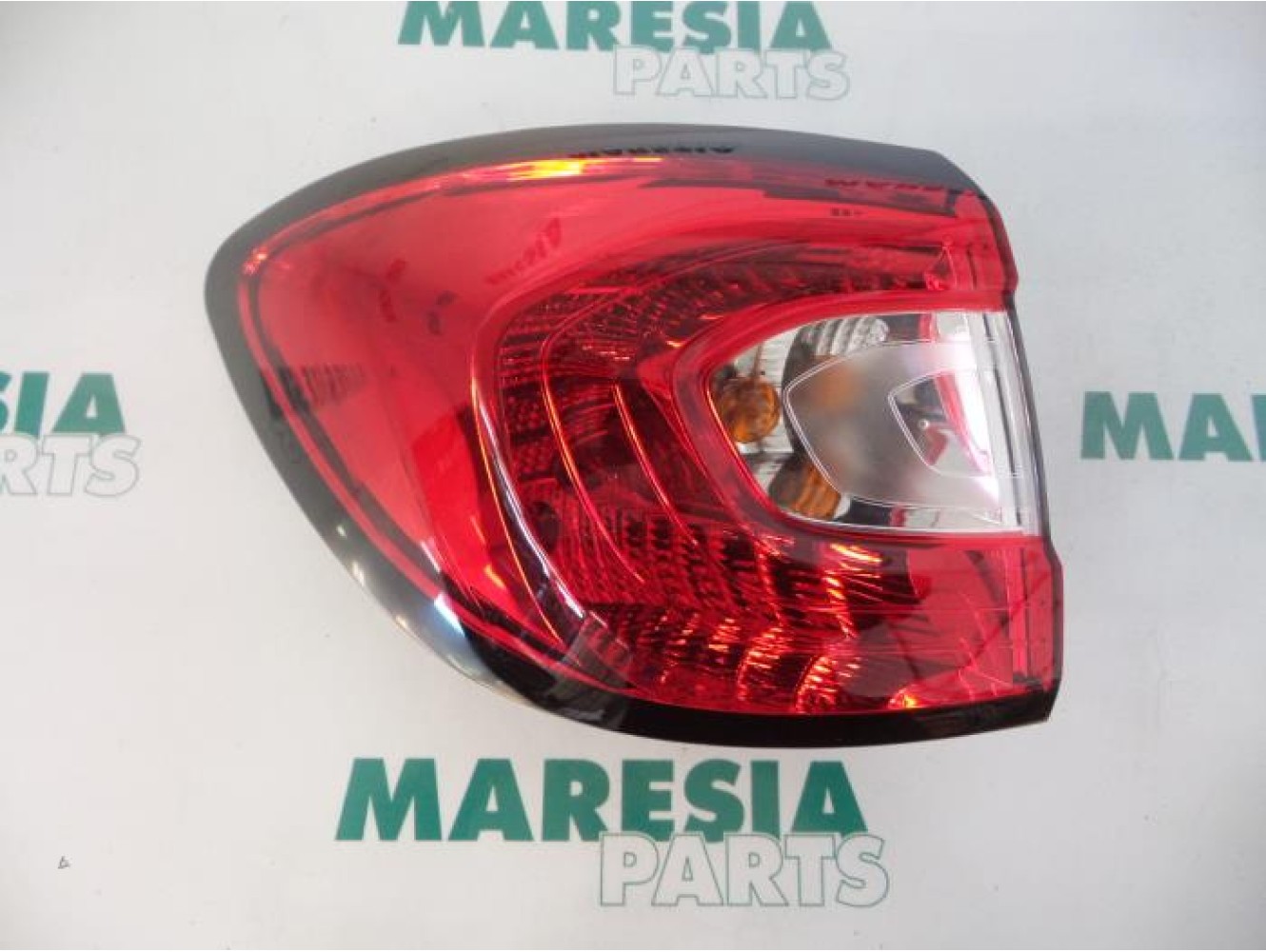 Renault - Captur - Taillight, left