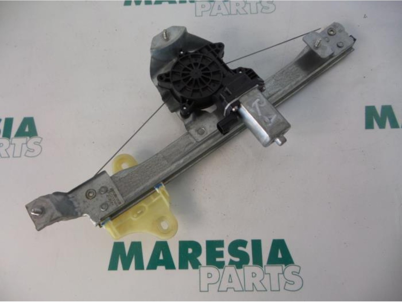 Renault - Captur - Rear door window mechanism 4-door, right