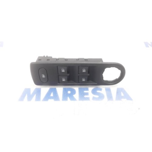 Renault - Captur - Multi-functional window switch