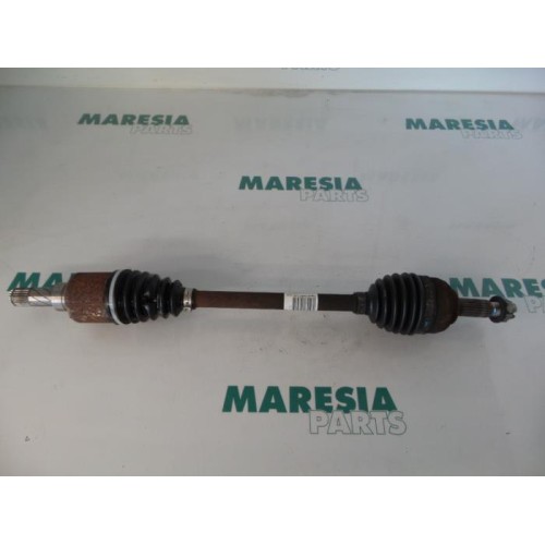 Renault - Clio - Front drive shaft, left
