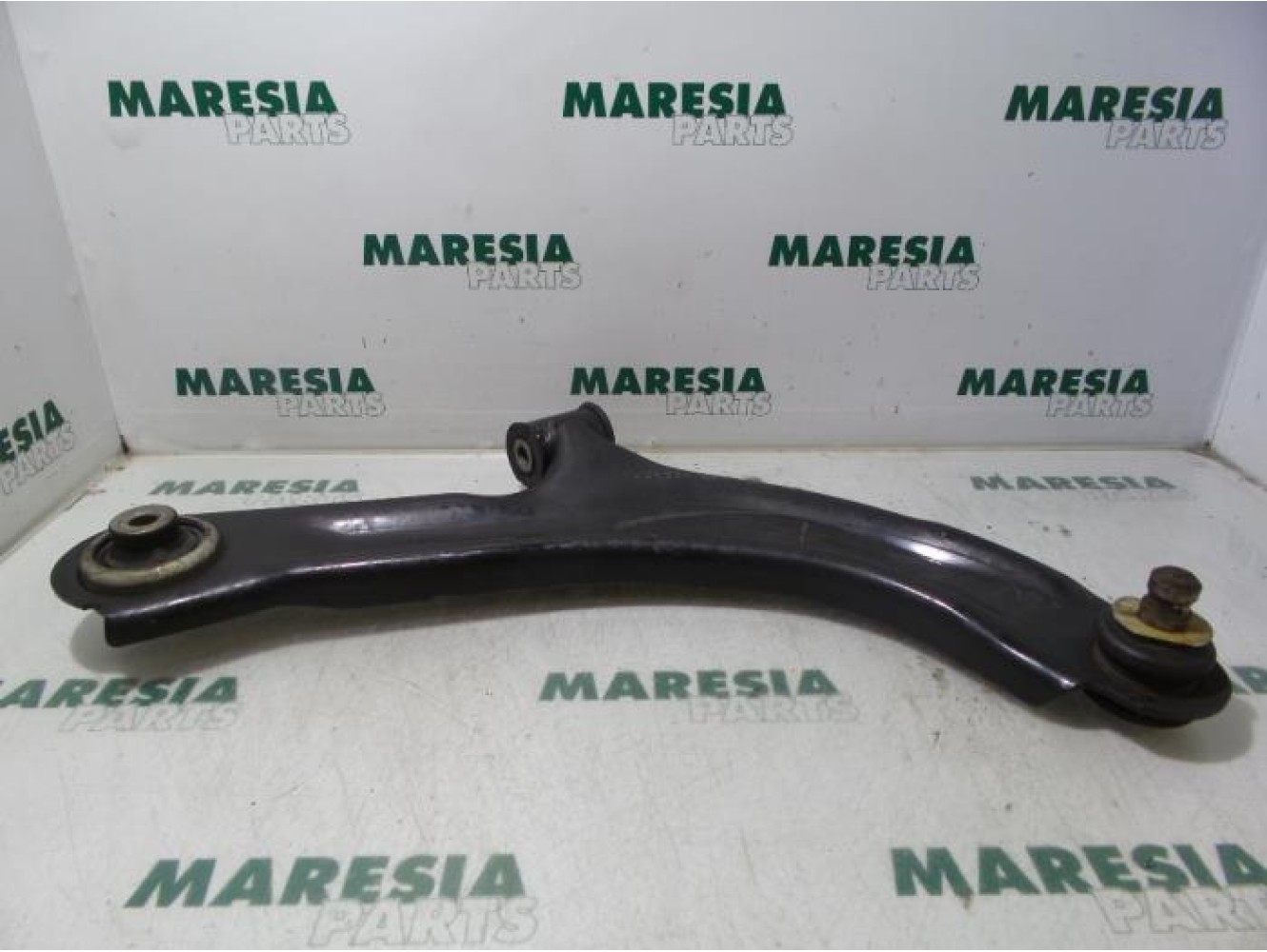 Renault - Clio - Front lower wishbone, right