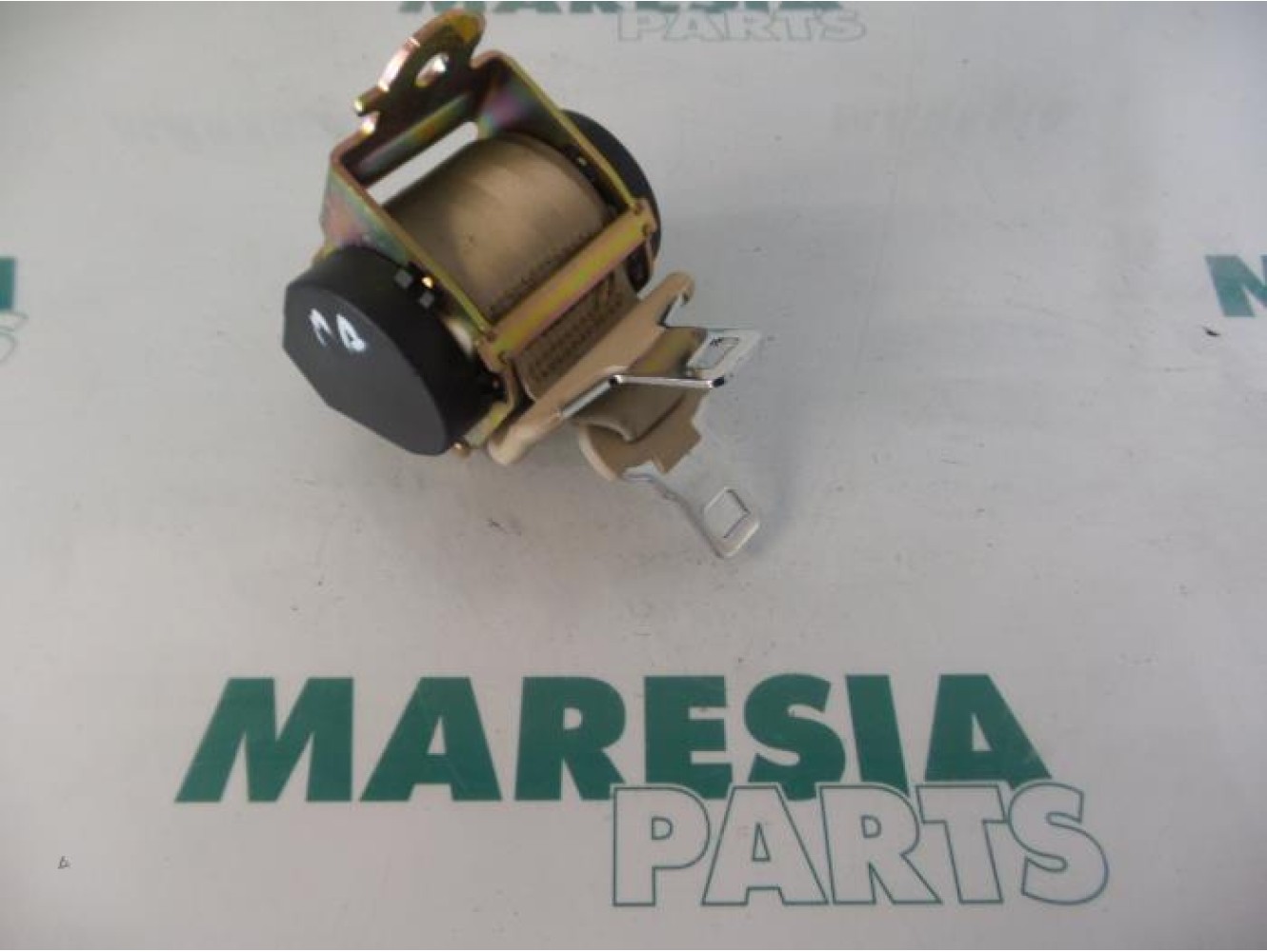Peugeot - 607 - Rear seatbelt, centre