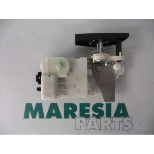 Peugeot - 607 - Tailgate lock mechanism