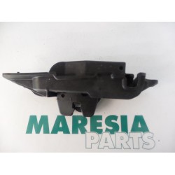 Citroen - C2 - Tailgate lock mechanism
