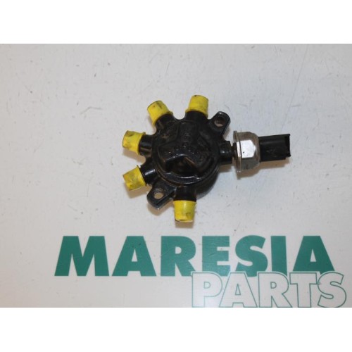 Renault - Megane - Fuel injector nozzle
