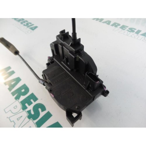 Renault - Megane Scenic - Front door lock mechanism 4-door, right