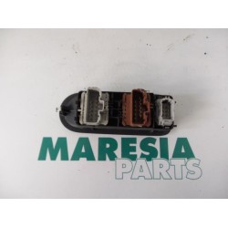 Renault - Megane Scenic - Multi-functional window switch