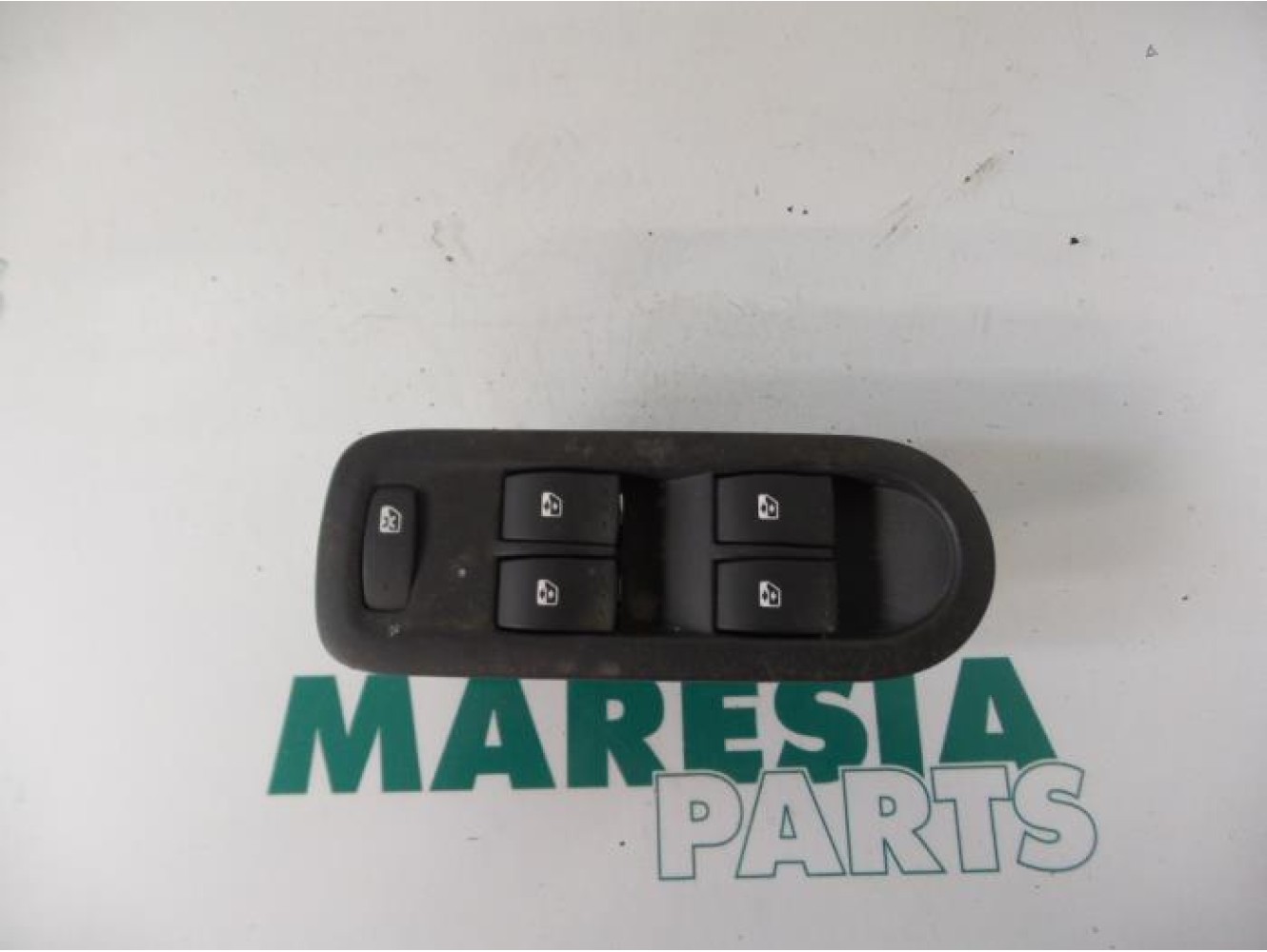 Renault - Megane Scenic - Multi-functional window switch