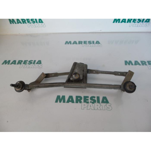Peugeot - 206 - Wiper mechanism