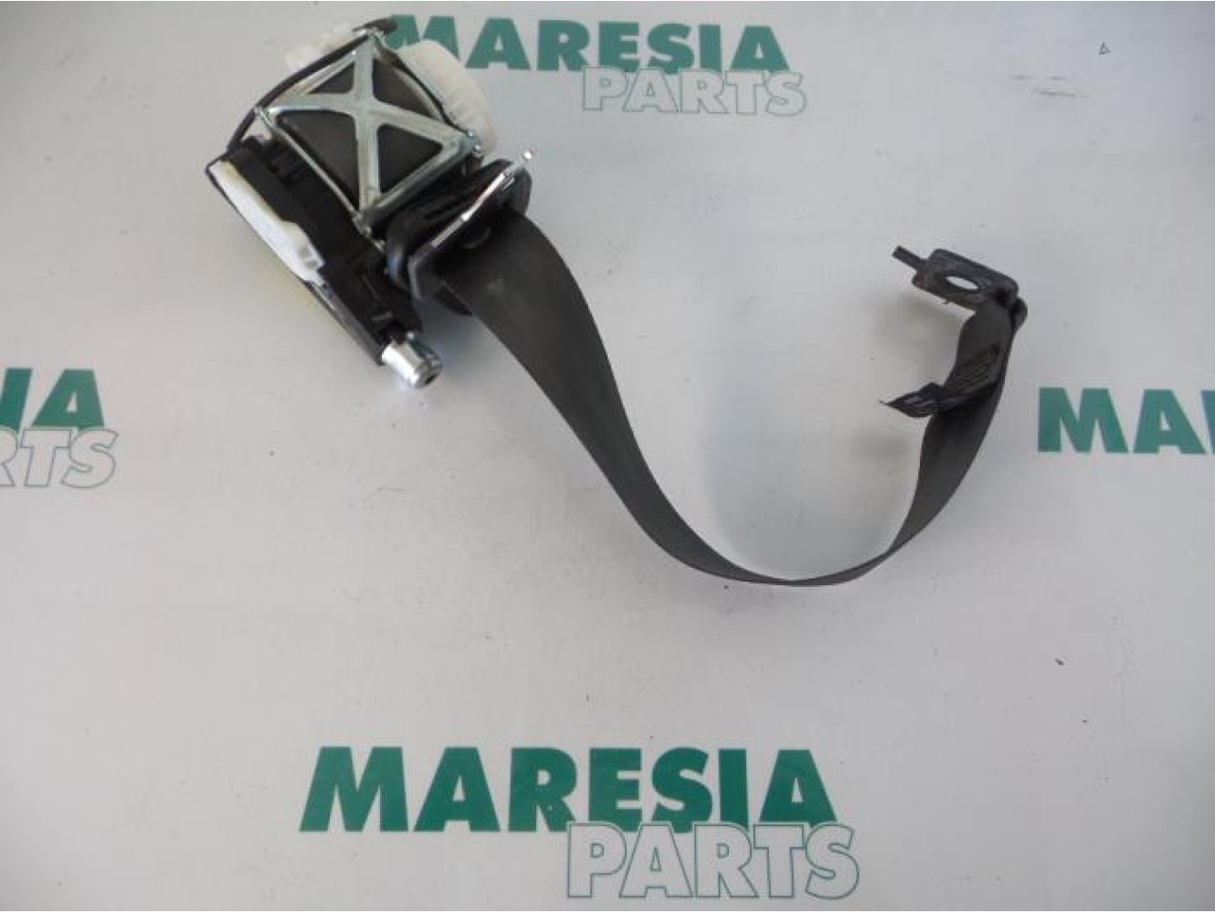 Renault - Clio - Rear seatbelt, right