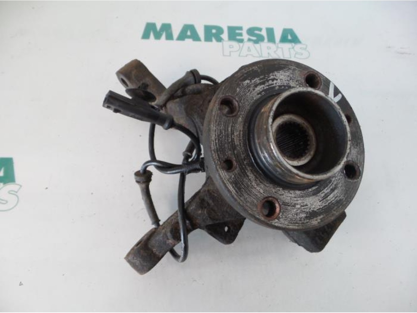 Renault - Clio - Knuckle, front right