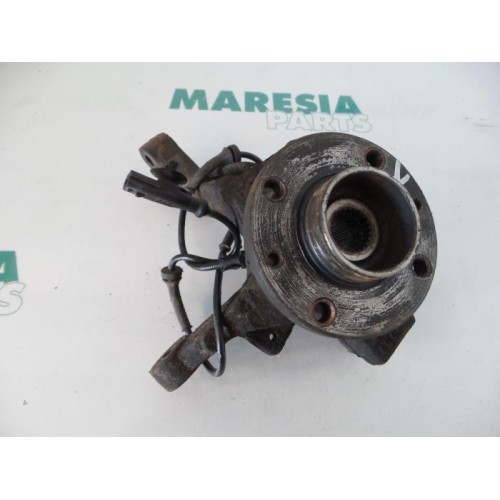 Renault - Clio - Knuckle, front right