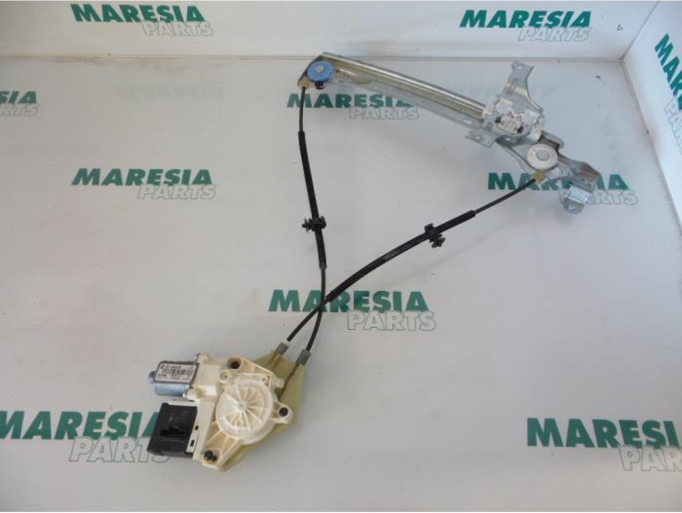 Renault - Megane - Rear door window mechanism 4-door, right