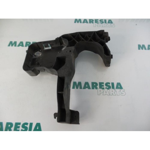 Renault - Megane Scenic - Front bumper frame