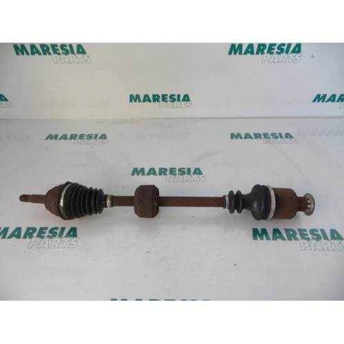 Renault - Clio - Front drive shaft, right