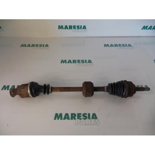 Renault - Clio - Front drive shaft, right