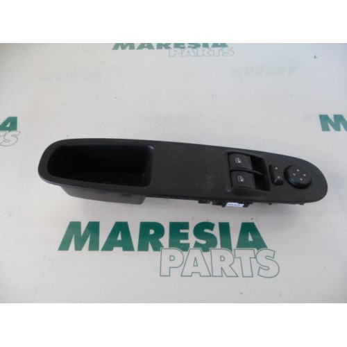 Fiat - Punto - Multi-functional window switch