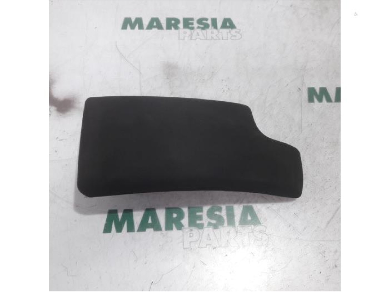Renault - Megane - Armrest