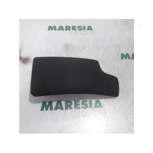 Renault - Megane - Armrest