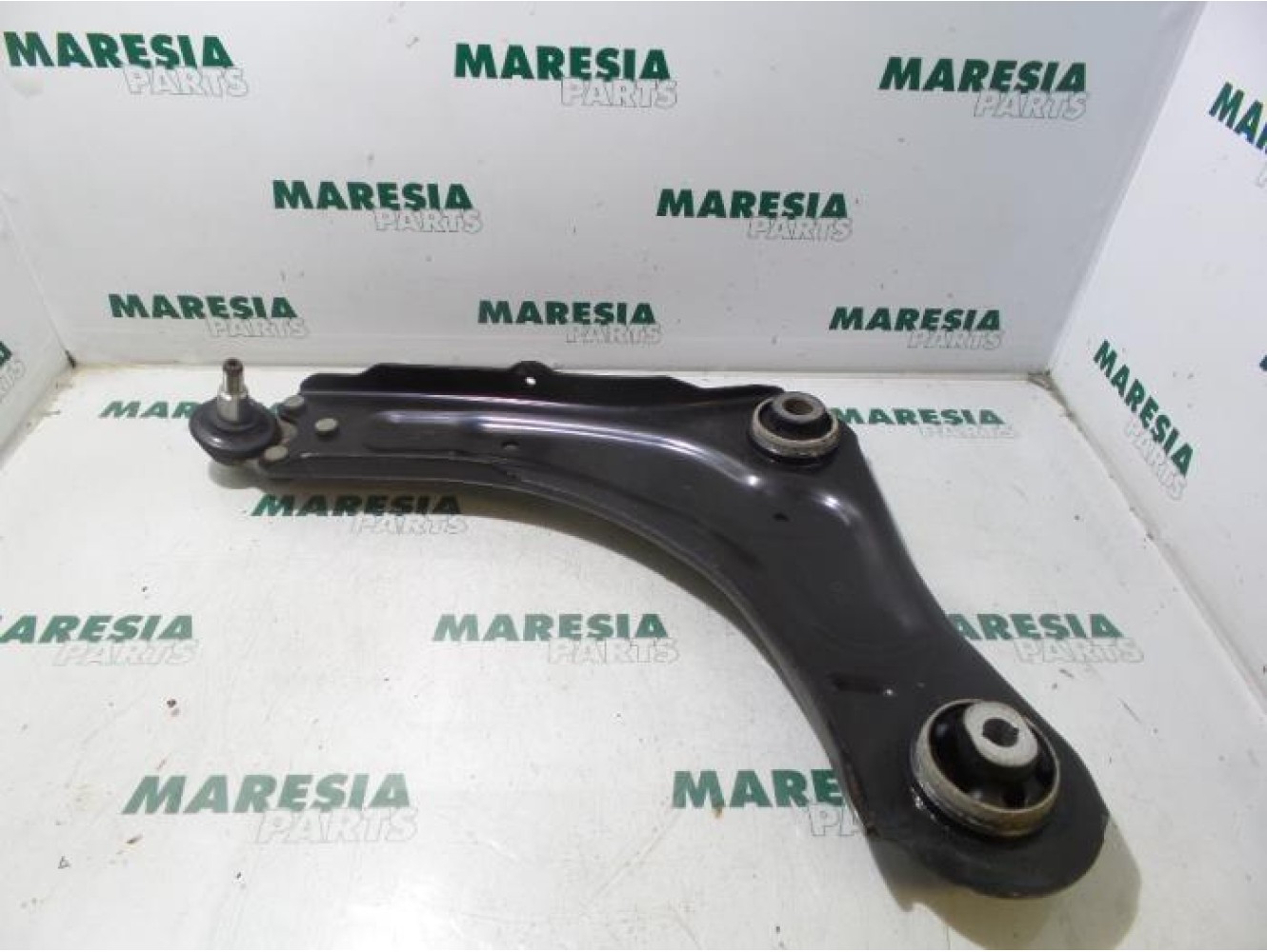 Renault - Megane - Front lower wishbone, left